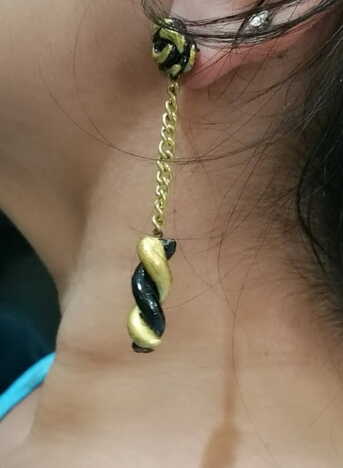 Swirl Earring [Black and Golden]